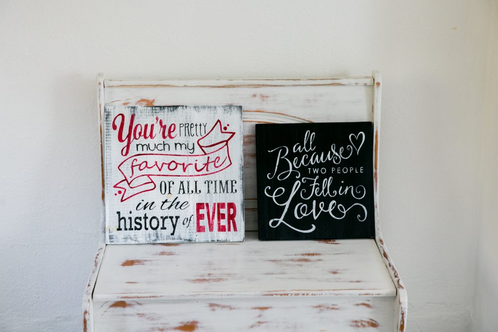 Signs and bench for your Savannah elopement photography