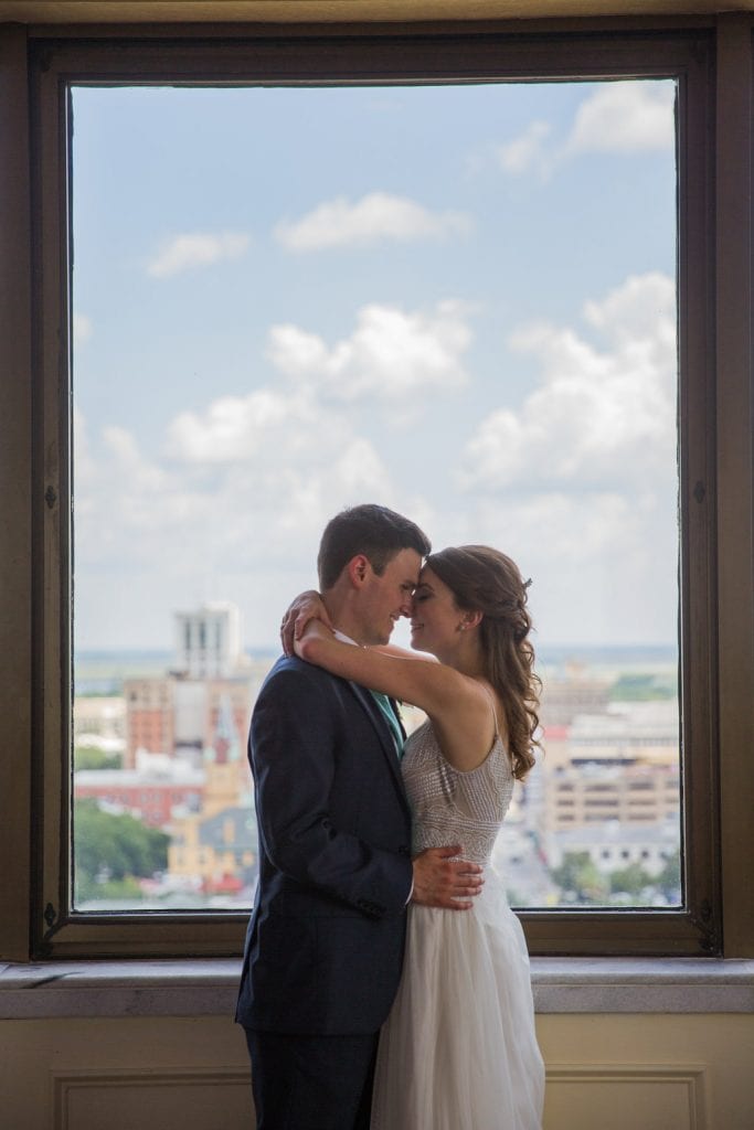 wedding picture at the Savannah DeSoto