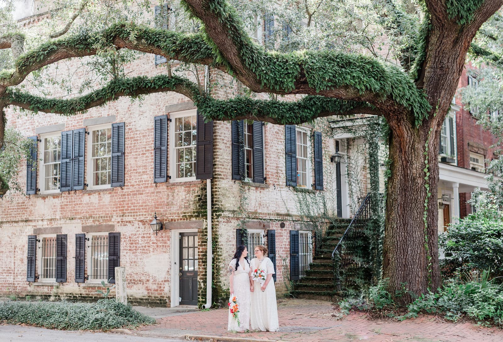 jones street wedding photo in savannah